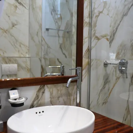 Szálloda Rifat Peshkatari 3*