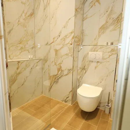 Rifat Peshkatari Hotel 3*